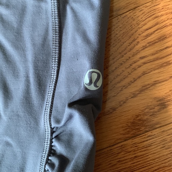 Lululemon capri size 6 - Picture 3 of 5